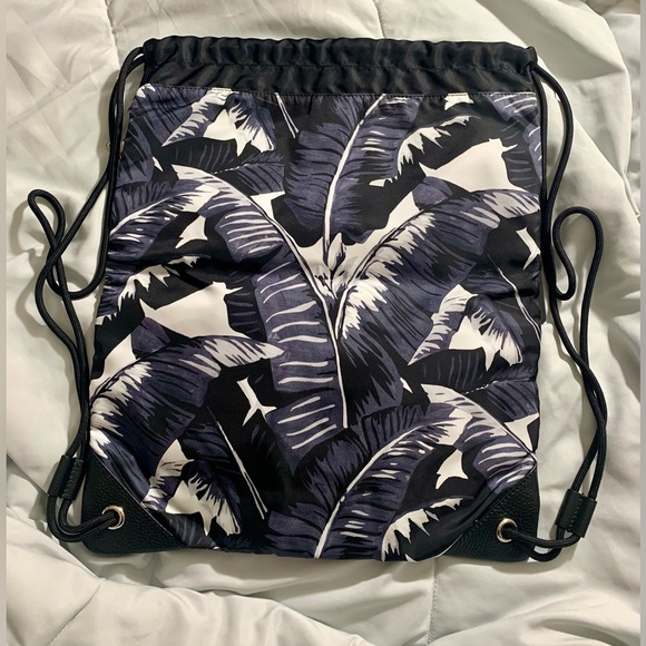Dolce & Gabbana Leaf Print Drawstring Bag - Picture 6 of 8